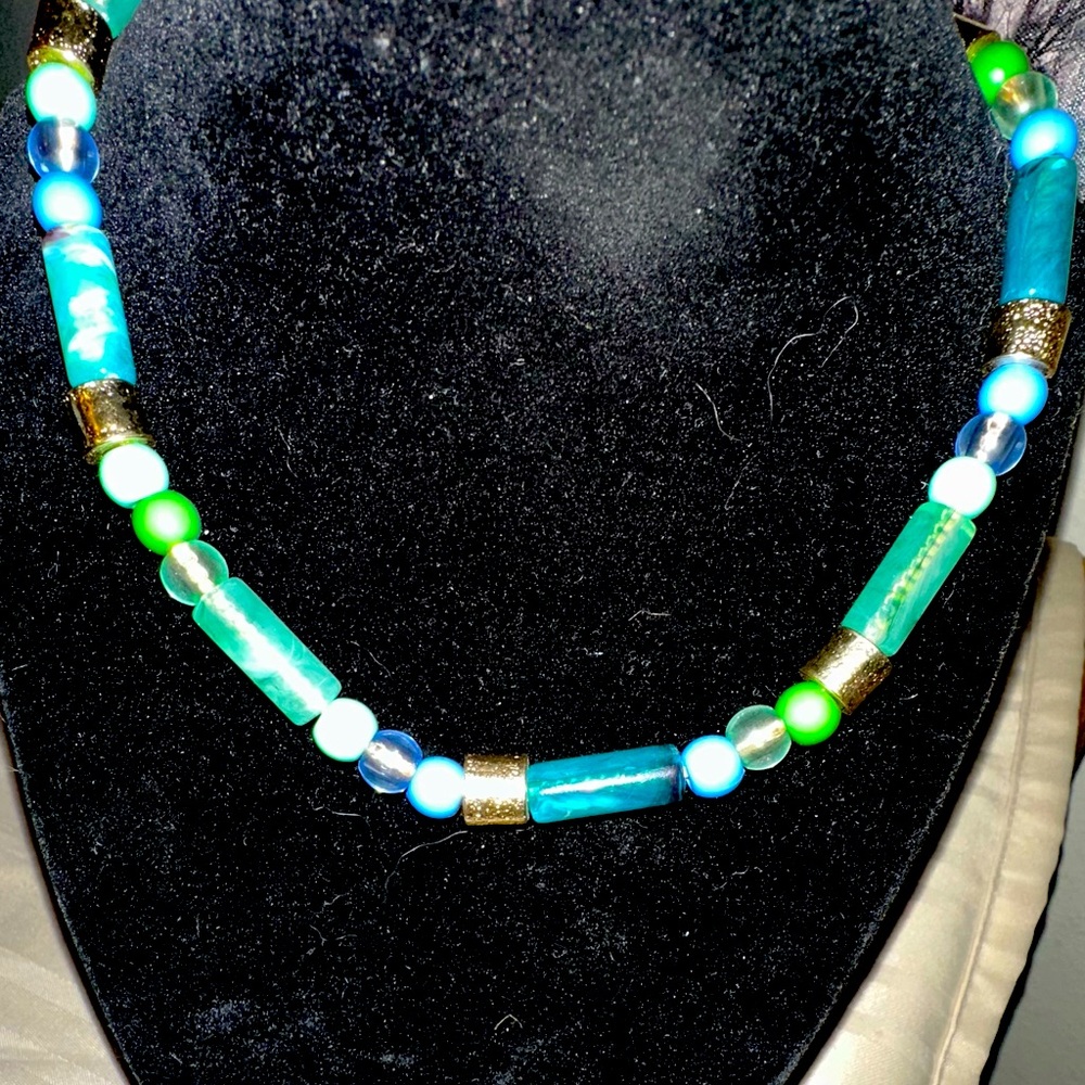 NWT Sugarfix by Baublebar necklace with glass beads. 16” long with 1” extender